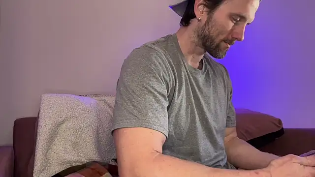 Snapshot of alexmannd chatting on November 7, 2025, 8:13 pm alexmannd online show from November 7, 2025, 8:13 pm