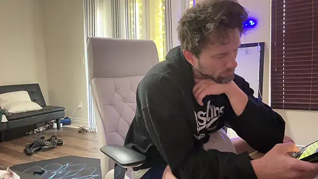 Snapshot of alexmannd chatting on October 1, 2025, 4:00 pm alexmannd online show from October 1, 2025, 4:00 pm