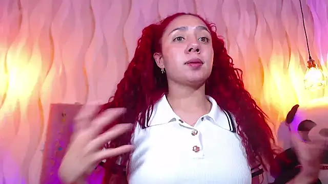 IsabelaLatina online show from October 4, 2025, 11:06 pm