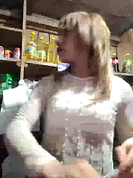 Snapshot of Evehampy chatting on May 13, 2026, 10:06 pm Evehampy online show from May 13, 2026, 10:06 pm
