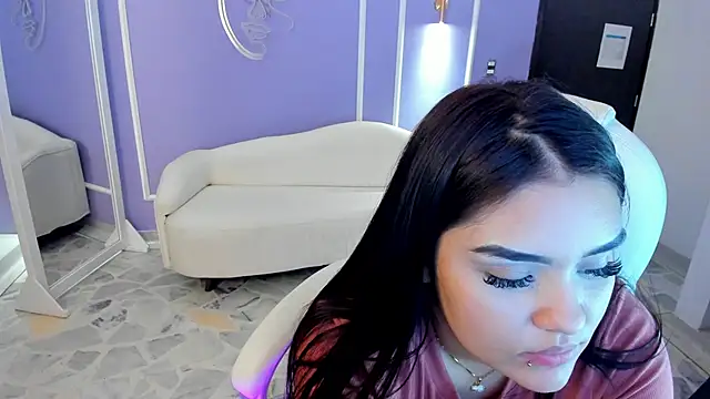 martinasaez online show from February 1, 2025, 1:02 am