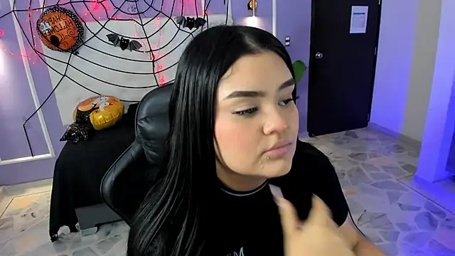 Snapshot of martinasaez chatting on October 25, 2025, 8:42 pm martinasaez online show from October 25, 2025, 8:42 pm