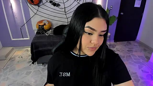 Snapshot of martinasaez chatting on October 22, 2025, 8:08 pm martinasaez online show from October 22, 2025, 8:08 pm