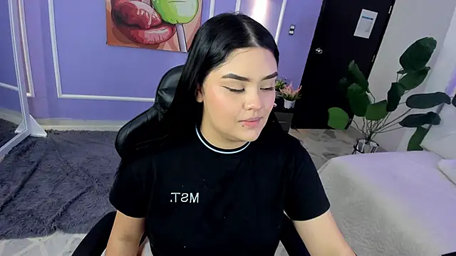 martinasaez online show from November 17, 2025, 6:34 pm