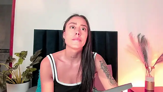 NoraDasilva online show from October 8, 2025, 12:34 am