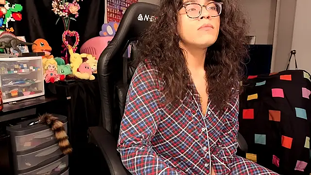 Snapshot of ShinyCherub chatting on October 9, 2025, 7:14 pm ShinyCherub online show from October 9, 2025, 7:14 pm