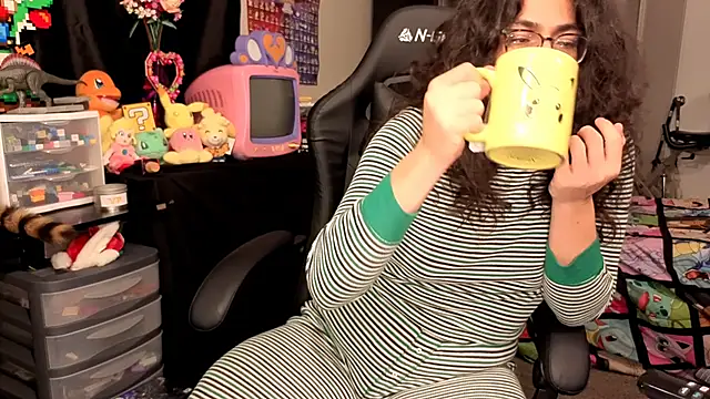 Snapshot of ShinyCherub chatting on October 18, 2025, 2:24 am ShinyCherub online show from October 18, 2025, 2:24 am