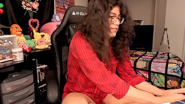 Snapshot of ShinyCherub chatting on October 3, 2025, 3:24 pm ShinyCherub online show from October 3, 2025, 3:24 pm