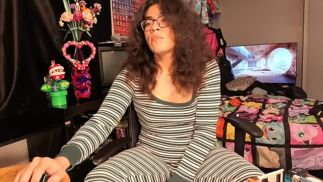 Snapshot of ShinyCherub chatting on February 28, 2025, 10:28 pm ShinyCherub online show from February 28, 2025, 10:28 pm
