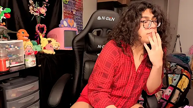 Snapshot of ShinyCherub chatting on October 7, 2025, 5:47 pm ShinyCherub online show from October 7, 2025, 5:47 pm