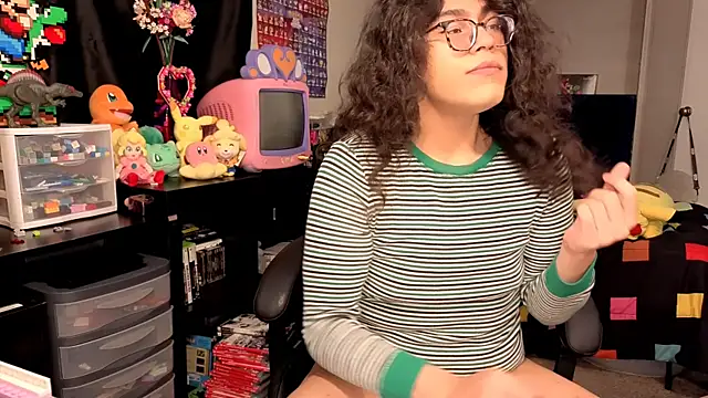 Snapshot of ShinyCherub chatting on October 1, 2025, 2:06 am ShinyCherub online show from October 1, 2025, 2:06 am