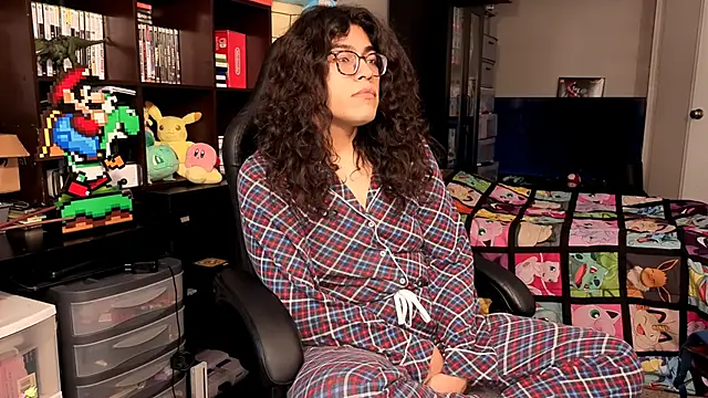 ShinyCherub online show from November 12, 2025, 1:32 am