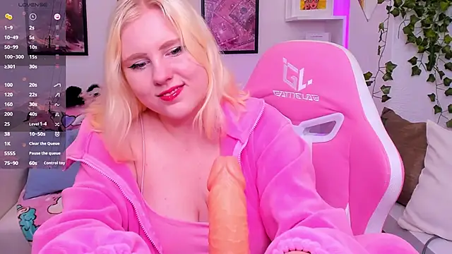 Snapshot of art_lovee chatting on September 27, 2025, 1:23 am art lovee online show from September 27, 2025, 1:23 am