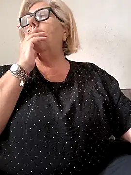 Snapshot of Merilulla chatting on October 20, 2025, 2:28 pm Merilulla online show from October 20, 2025, 2:28 pm