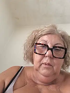 Snapshot of Merilulla chatting on July 16, 2026, 12:13 pm Merilulla online show from July 16, 2026, 12:13 pm
