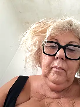 Snapshot of Merilulla chatting on October 10, 2025, 1:45 pm Merilulla online show from October 10, 2025, 1:45 pm