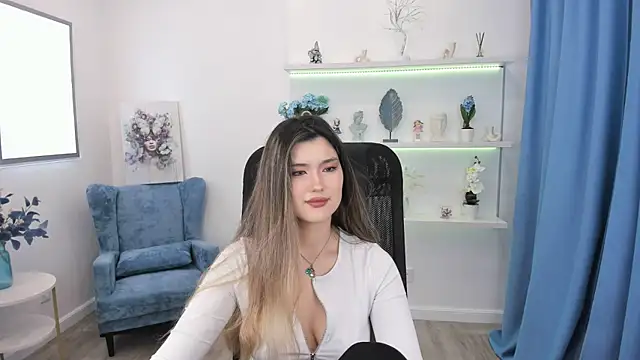 AnneTLi online show from October 8, 2025, 3:30 am