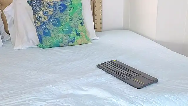 Snapshot of KeryHillson chatting on October 27, 2025, 1:45 pm KeryHillson online show from October 27, 2025, 1:45 pm