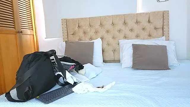 Snapshot of KeryHillson chatting on November 2, 2025, 1:49 pm KeryHillson online show from November 2, 2025, 1:49 pm