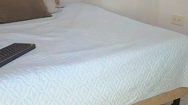 KeryHillson online show from November 7, 2025, 1:26 pm