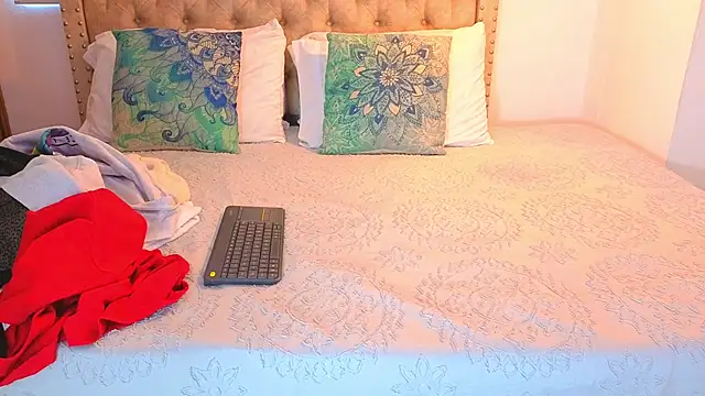 Snapshot of KeryHillson chatting on October 26, 2025, 2:39 pm KeryHillson online show from October 26, 2025, 2:39 pm