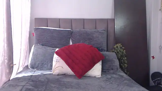 Snapshot of hotncurv8 chatting on September 29, 2025, 8:43 am hotncurv8 online show from September 29, 2025, 8:43 am