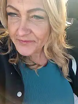 Isabellaa04 online show from November 6, 2025, 10:19 am