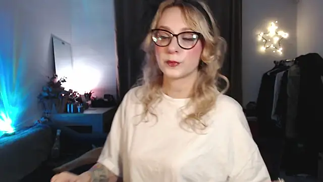 Snapshot of welliza chatting on October 2, 2025, 9:18 pm welliza online show from October 2, 2025, 9:18 pm