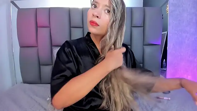 Snapshot of _MiaBrown_ chatting on February 24, 2025, 12:05 pm MiaBrown online show from February 24, 2025, 12:05 pm