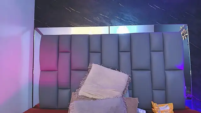  MiaBrown  online show from October 18, 2025, 12:07 pm