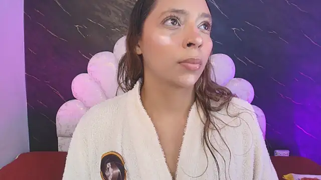  MiaBrown  online show from April 18, 2026, 12:07 pm