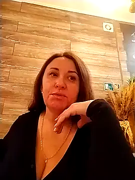 DonnaMagdalena online show from December 23, 2024, 6:15 pm