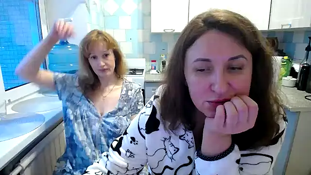 DonnaMagdalena online show from January 10, 2025, 7:04 am