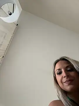 Snapshot of Cute_Anissa chatting on October 15, 2025, 2:03 pm Cute Anissa online show from October 15, 2025, 2:03 pm