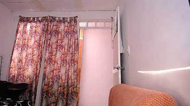 yselahot online show from October 9, 2025, 4:18 pm