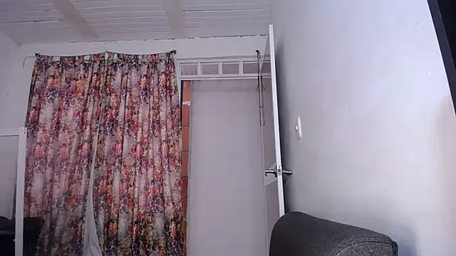 yselahot online show from September 29, 2025, 3:50 pm