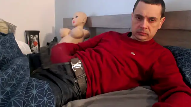 freddy0222222 online show from March 19, 2025, 12:01 pm