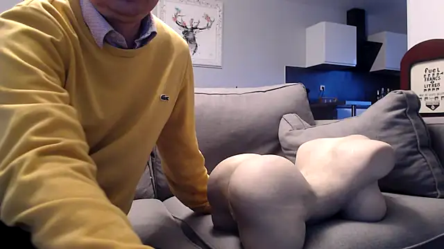 freddy0222222 online show from April 16, 2026, 6:41 pm