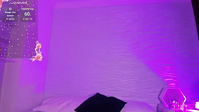 CamileHolmes online show from November 8, 2025, 7:23 am