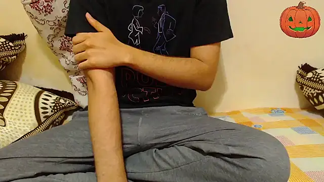 Snapshot of Alexdelarge323 chatting on October 8, 2025, 11:23 am Alexdelarge323 online show from October 8, 2025, 11:23 am