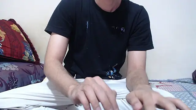 Alexdelarge323 online show from May 18, 2026, 2:22 pm