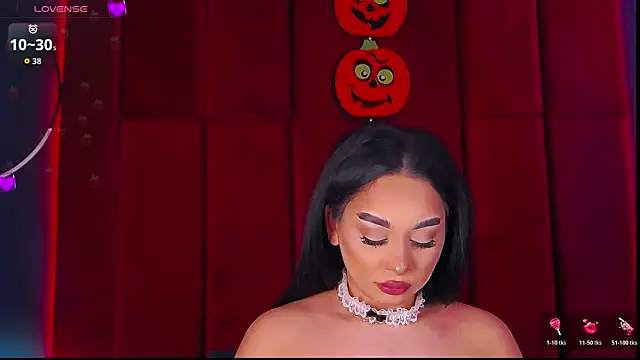 MadyLuxxx online show from October 31, 2025, 7:43 pm