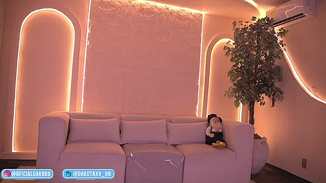 Dakota Lee online show from November 15, 2025, 4:27 am