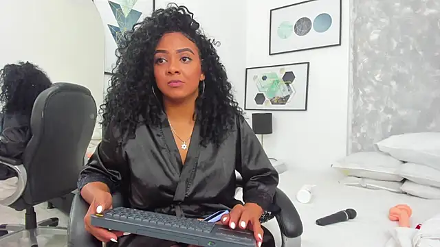Tanisha  campbell online show from February 19, 2025, 4:33 pm