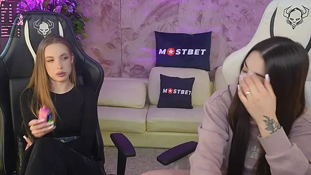 Snapshot of Jasmine_Flow chatting on January 4, 2025, 8:05 pm Jasmine Flow online show from January 4, 2025, 8:05 pm