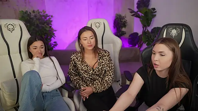 Snapshot of Jasmine_Flow chatting on September 17, 2025, 10:28 am Jasmine Flow online show from September 17, 2025, 10:28 am