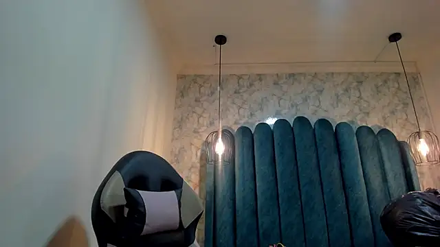 Snapshot of nalalye_cruzz_ chatting on October 3, 2025, 2:37 am nalalye cruzz online show from October 3, 2025, 2:37 am