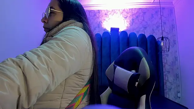 nalalye cruzz  online show from November 2, 2025, 2:38 am