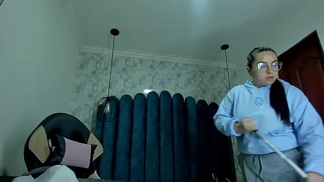 Snapshot of nalalye_cruzz_ chatting on October 13, 2025, 6:37 am nalalye cruzz online show from October 13, 2025, 6:37 am