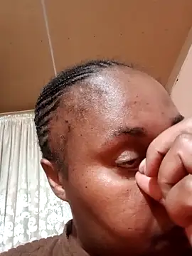 Snapshot of ZOQULUx chatting on September 19, 2025, 6:45 pm ZOQULUx online show from September 19, 2025, 6:45 pm